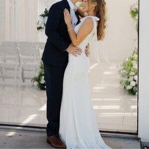 Lulus White Sleeveless Wedding Dress XS